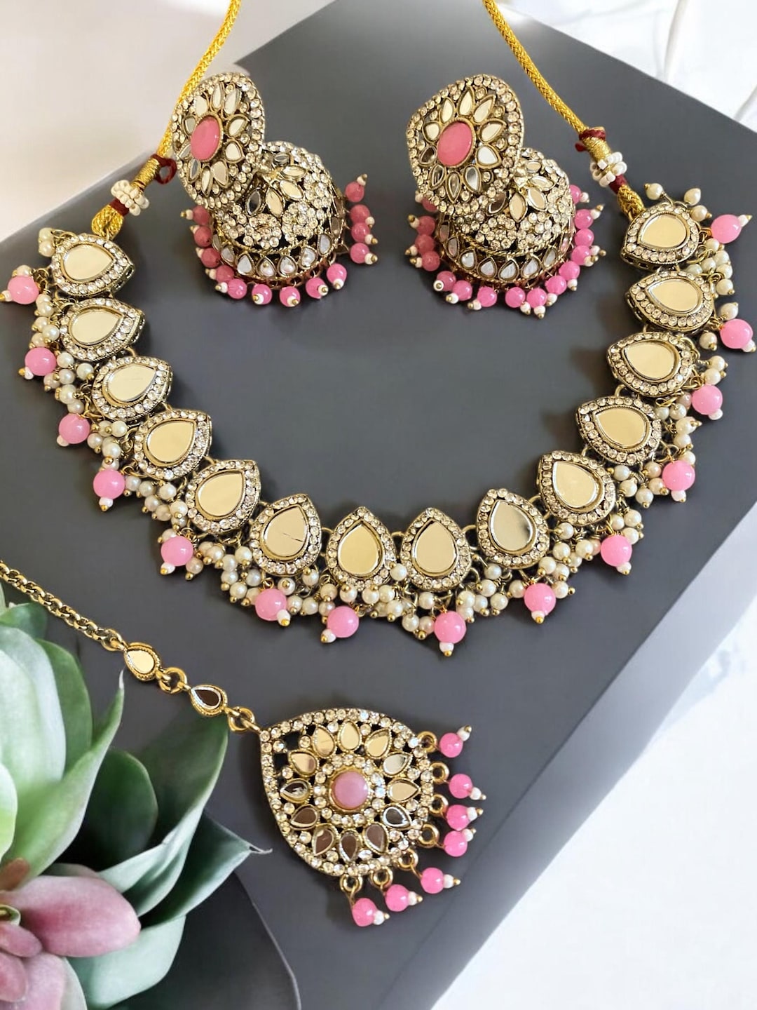 Indore Necklace in Pink