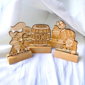 Donkey Kong Wooden Statuette - Housewarming Gift - Geek - Free Personalization - Handmade - Home Decor - Game - Unique - Geek - Retro