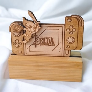 The Legend of Zelda Wooden Statuette - Housewarming Gift - Geek - Free Personalization - Handmade - Home Decor - Trophy - Figurine - Game