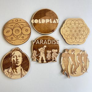 Ensemble de 6 sous-verres en bois Coldplay - Décoration intérieure - Cadeau musical - Fournitures faites à la main - Bois fait à la main - Pendaison de crémaillère - Article de groupes - Pop Rock