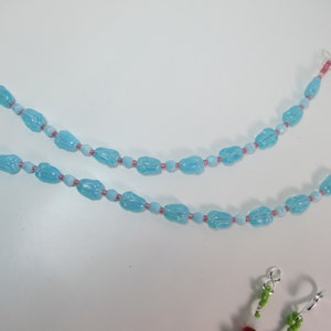 Bracelet tulip shaped glass beads