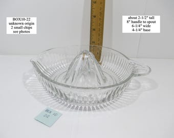 Retro clear glass manual juicer unknown origin, chipped