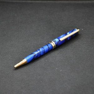Penna in acrilico fatto a mano - Twist europeo BLU E NERO - Finitura oro