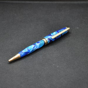 Penna acrilica BLU MULTI fatta a mano - Torsione europea - Finitura oro