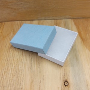 48 x B01 LIGHT BLUE & WHITE Grained Cardboard Jewellery Gift Boxes with Fibro insert
