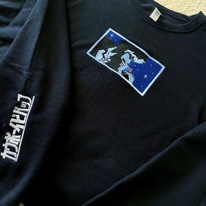 Sudadera con cuello redondo de Cowboy Bebop con bordado de anime de Spike Spiegel en el pecho y el brazo.