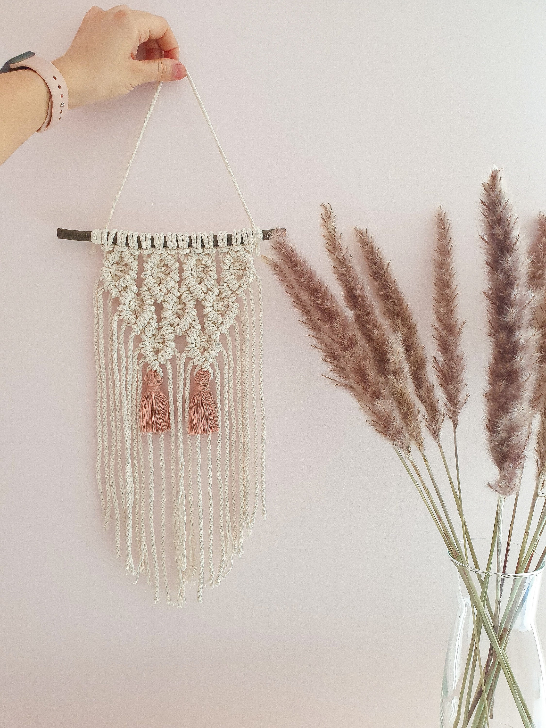 | Murale en Macramé Petit Cintre Mural à Pompon | Décoration Intérieure Boho
