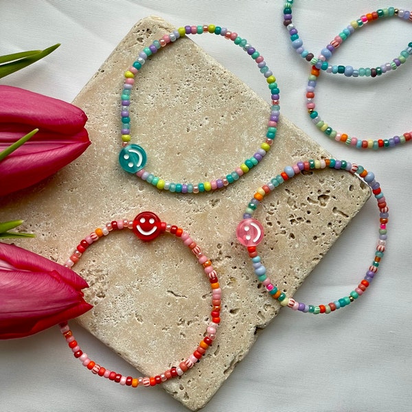 Colorful pearl bracelets made of Miyuki Rocailles with smiley / smiley bracelet / smiley bead / stretch bracelet