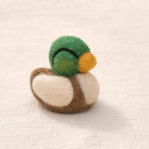 Canard colvert feutré à l'aiguille, ornement d'oiseau miniature, décoration d'intérieur inspirée de la nature