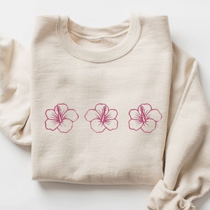 Embroidered Hibiscus Sweatshirt, Hawaii Hibiscus Sweater, Tropical Flower Embroidery, Hawaii Sweatshirt, Hibiscus Minimalist Shirt, Crewneck