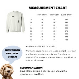 K&ouml;nnte beinhalten: Eine Gr&ouml;&szlig;entabelle f&uuml;r Unisex-Sweatshirts, die die Ma&szlig;e in Zoll f&uuml;r K&ouml;rperl&auml;nge, Brustweite und &Auml;rmell&auml;nge angibt. Die Tabelle umfasst die Gr&ouml;&szlig;en S bis 5XL. Der Text "These Gildan Shirts are Unisex!" ist ebenfalls enthalten.