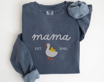 EMBROIDERED Customizable Mama Goose Sweatshirt, Custom New Mom Est Year Sweat Shirt, Baby Pregnancy Reveal Sweater, Duck Mama Crewneck