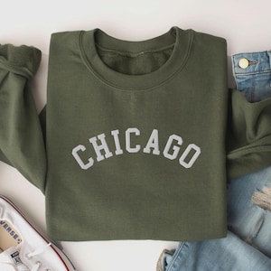 Chicago Embroidered Sweatshirt, Chicago Lover Crewneck, Varsity Sweatshirts, College Style Shirts, Chicago Family Trip Shirt, Collegiate Top