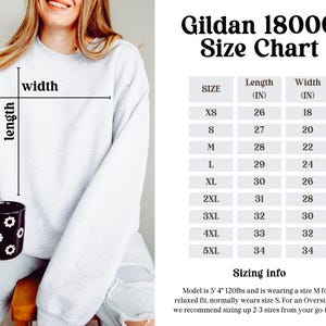 Puede incluir: Tabla de tallas Gildan 18000 para sudaderas. La tabla muestra la longitud y el ancho en pulgadas para las tallas XS a 5XL. Informaci&oacute;n sobre el tama&ntilde;o: La modelo mide 1,63 m y pesa 54 kg y lleva una talla M para un ajuste relajado, normalmente lleva una talla S. Para un ajuste holgado, recomendamos elegir una talla superior de 2 a 3 tallas con respecto a su talla habitual.