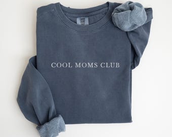 Cool Moms Club Comfort Colors Sweatshirt, Embroidered Minimalist Mom Sweater, Mother&#39;s Day Gift, Gift for Cool Moms, Fun Mom Sweat Shirt