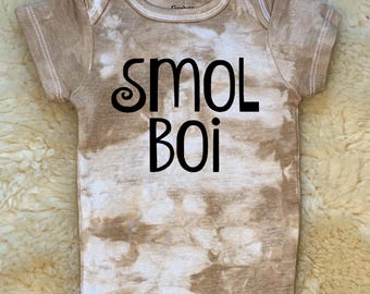 Monos Smol Boi® de 101 Damnations Shop: mono gótico divertido y grosero para bebé, regalo unisex para baby shower de recién nacidos y niños pequeños.