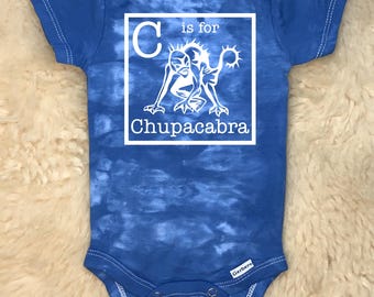 C es para Chupacabra Onesies® - Body de bebé con diseño de bruja gótica, divertido y espeluznante, unisex, para recién nacidos y niños pequeños, regalo de ducha