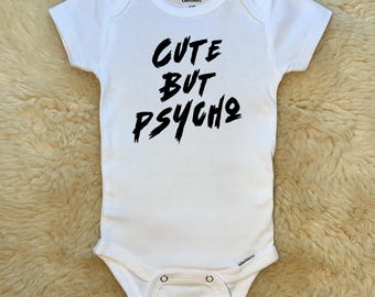 Monos lindos pero psicópatas® - Mono gótico divertido y grosero para bebé, camiseta unisex para recién nacidos y niños pequeños, regalo para baby shower
