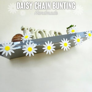 Ghirlanda di fiori di margherite / Striscione decorativo estivo / 8 margherite in feltro bianche e gialle da 8 cm / Fatto a mano nel Regno Unito / 1 metro+
