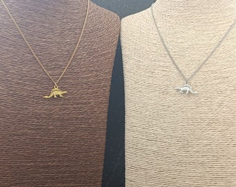 COLLAR DE DINOSAURIO ESTEGOSAURIO en acero inoxidable plateado/dorado - Bonito regalo con cadena de 45 cm/Largo personalizado disponible - Envoltura de regalo incluida
