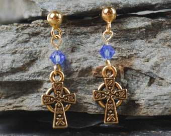 Cruz de oro y zafiro