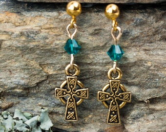 Cruz de oro con circonita azul