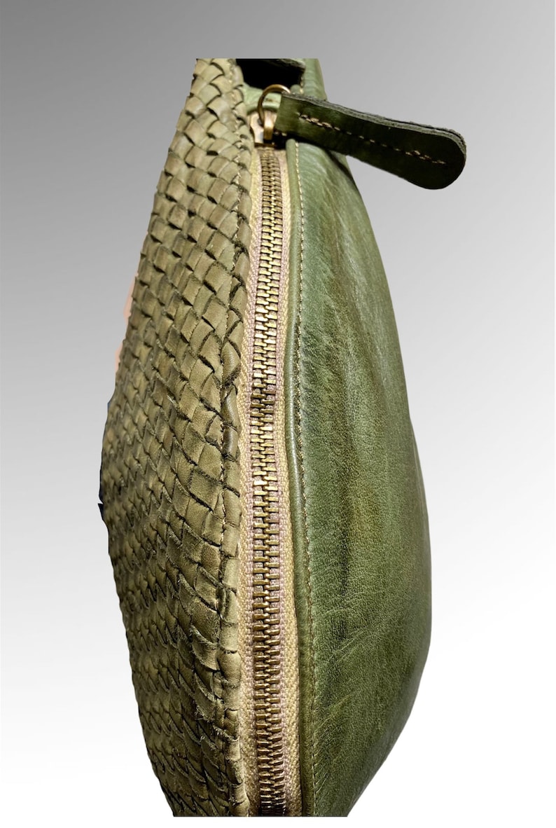 shoulder and shoulder strap Woven bag in soft leather Expandable by hinge