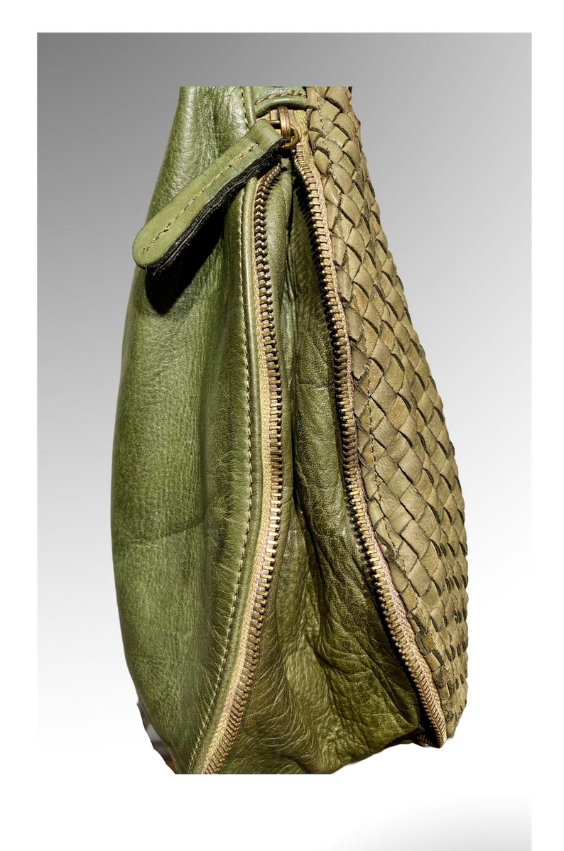 shoulder and shoulder strap Woven bag in soft leather Expandable by hinge