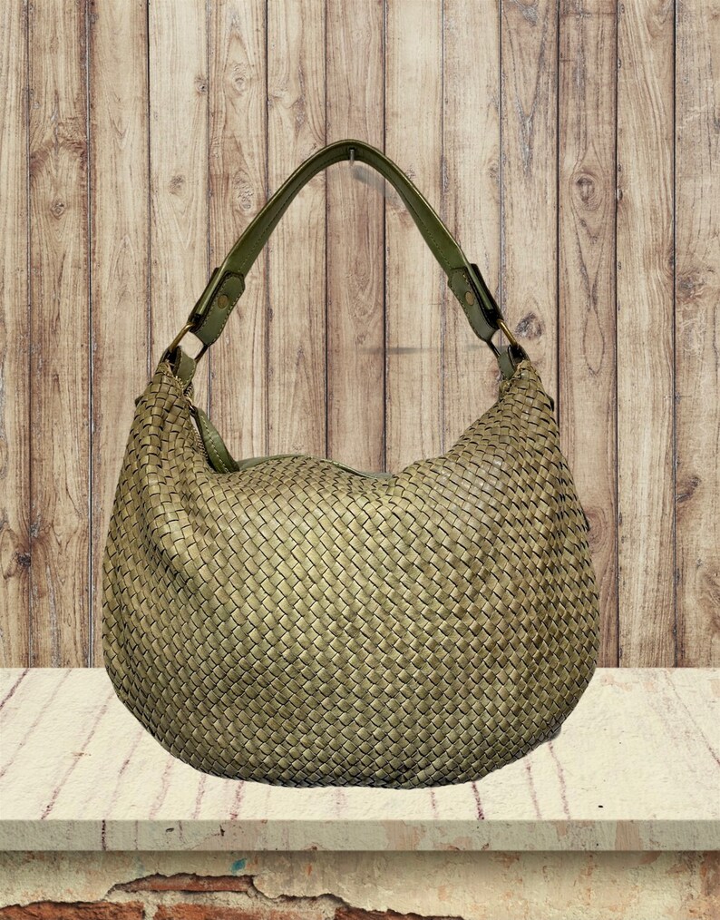shoulder and shoulder strap Woven bag in soft leather Expandable by hinge