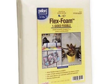 Könnte beinhalten: Eine Packung weißes, einseitig aufbügelbares Pellon Flex-Foam Vlies. Die Verpackung hat ein gelbes Etikett mit Produkttext, Bildern von fertigen Bastelprojekten und den aufgedruckten Maßen von 50,8 cm mal 152 cm auf der Vorderseite.