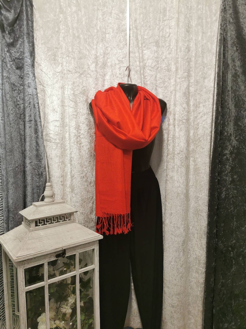 the right outfit for every occasion. Beautiful scarf in soft quality
