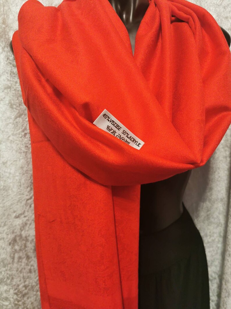 the right outfit for every occasion. Beautiful scarf in soft quality