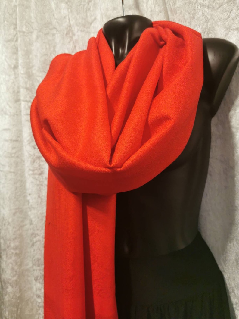 the right outfit for every occasion. Beautiful scarf in soft quality