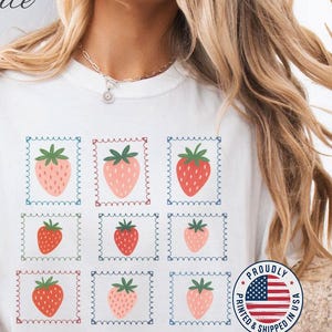 Strawberry Graphic Tees for Women - Comfy Strawberry Aesthetic Cottagecore Berries Tee Botanical Garden Aesthetic Comfort Color