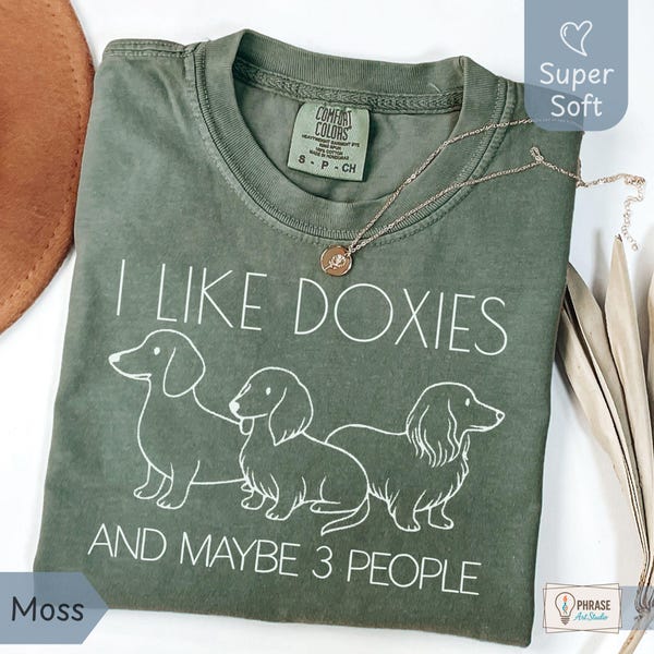 Dachshund Shirt Comfort Colors® - Gift for Dachshund Dog Lovers - Funny Doxie Mama Gift for Daily Wear With Sausage Dog, Dog Humor Tee