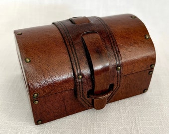 Wooden Decorative Chest, Jewelry Storage Box, Vintage Small Pirate Treasure Chest Box, Wooden Trinket Box, Decorative Chest - VDA0453