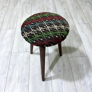 tabouret circulaire ottoman vintage, tabouret tapis turc, tabouret rétro, kilim pouf ottoman, meubles tapis turcs, tabouret de décoration intérieure vintage