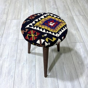 tabouret circulaire ottoman vintage, tabouret tapis turc, tabouret rétro, kilim pouf ottoman, meubles tapis turcs, tabouret de décoration intérieure vintage