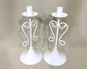 Par de castiçais de metal para decoração | Castiçal vintage | Suporte decorativo para velas | Candelabros Brancos | Castiçal alto