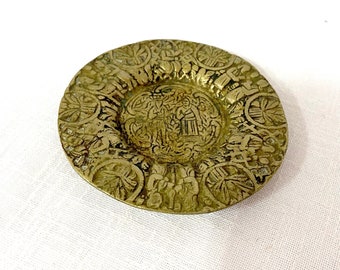 Decorative Trinket Dish, Vintage Engraved Solid Brass Ring Dish, Brass Trinket Decor Dish, Brass Soap Holder, Vintage Brass Decor - VDA0447