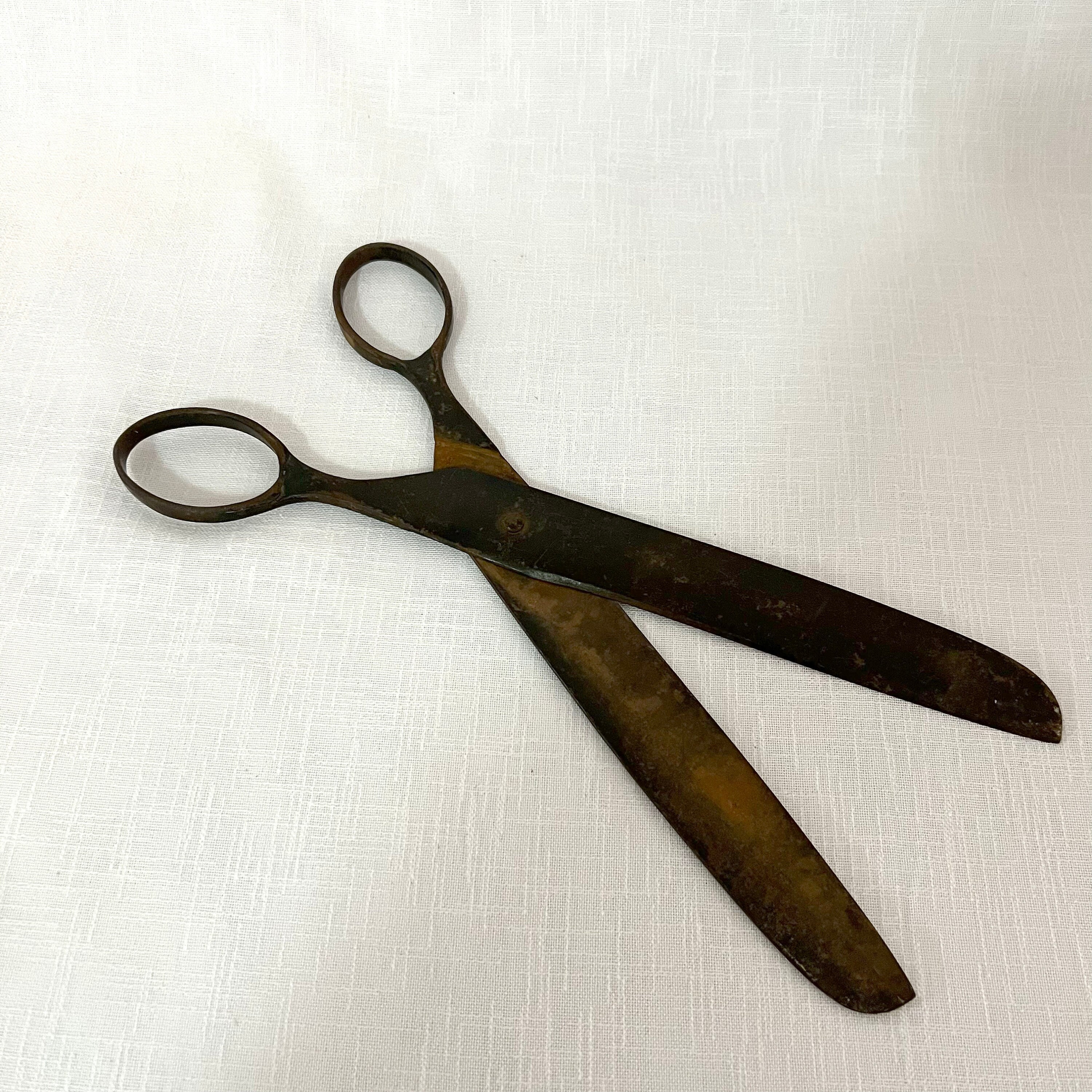 Vintage Tiny Iron Nail Cutting Scissors Rich Patina Handmade Collectible  SC15