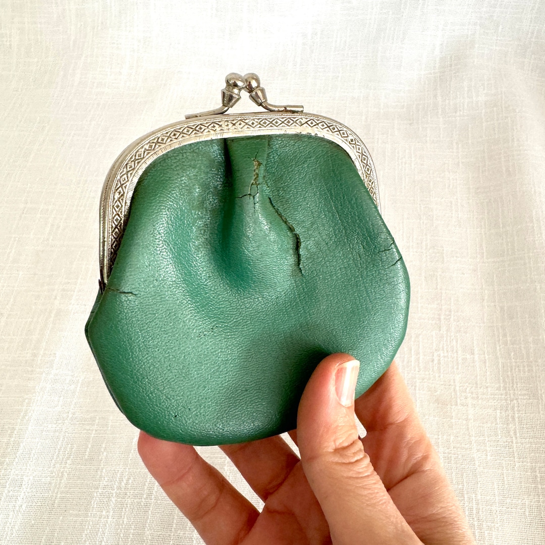 Old Green Coin Purse, Vintage 1960 Kiss Lock Wallet, 60s Old Coin