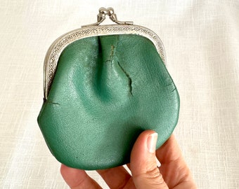 Old Green Coin Purse, Vintage 1960 Kiss Lock Wallet, 60s Old