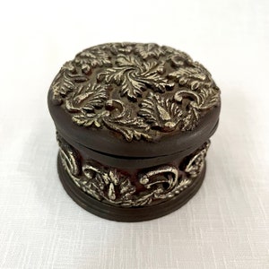 Handmade Ceramic Trinket Box, Decorative Box, Round Ceramic Box, Vintage Keepsake Box, Pottery Box With Lid - VDA0478