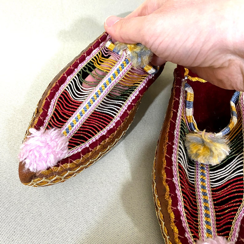 Old Shoes Slippers Fabric Shoes Decoration Vintage Slipper Decor Ethnic Cloth Shoes Vintage Ethnic Shoes Leather Shoes Decoration