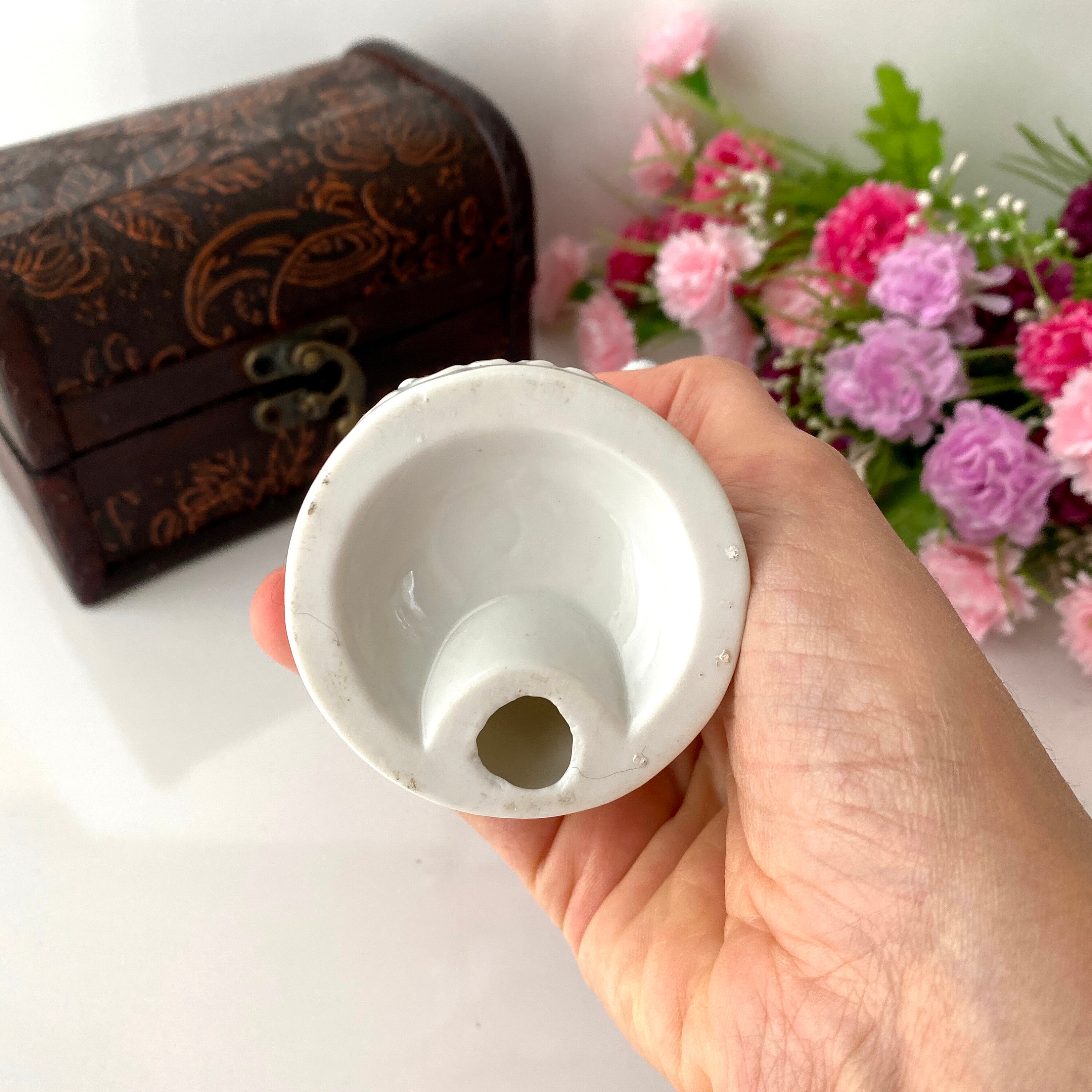 ヴィンテージ磁器の置物 | ビクトリア朝スタイルの磁器ホワイトブルー
