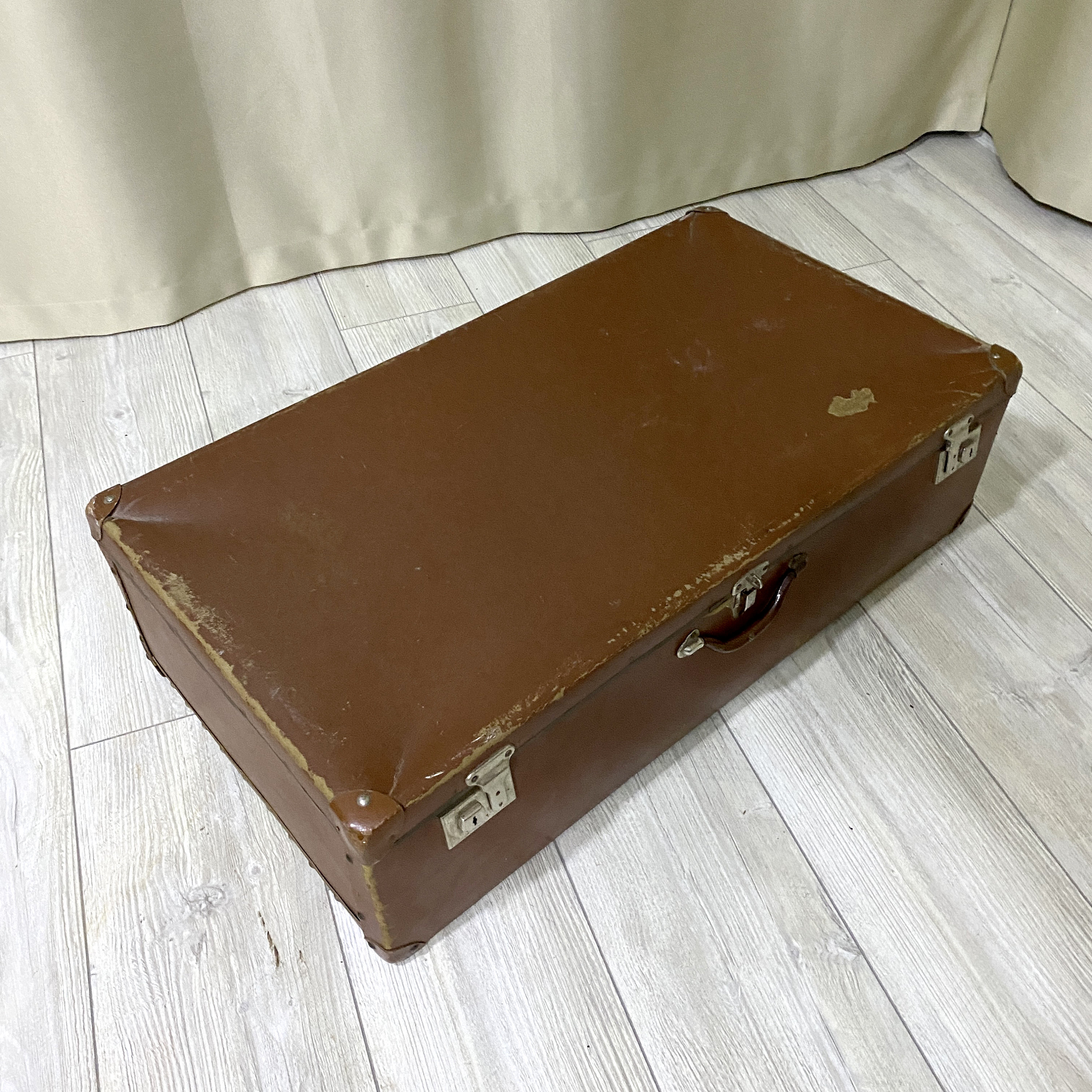 アンティーク レザー スーツケース ブラウン ◎お値段交渉可 レトロな旅行用荷物原始的なスーツケース | 大きな茶色のヴィンテージ
