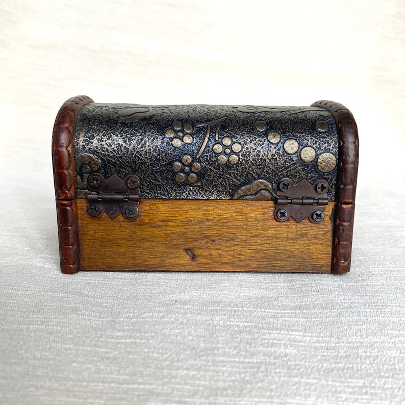 Pirate Treasure Decorative Chest Wooden Trinket Box Wooden Decorative Chest Jewelry Storage Box Vintage Small Pirate Treasure Chest Box