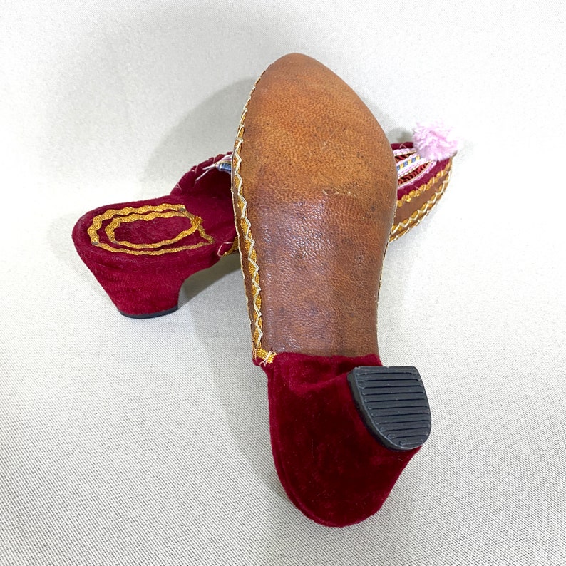 Old Shoes Slippers Fabric Shoes Decoration Vintage Slipper Decor Ethnic Cloth Shoes Vintage Ethnic Shoes Leather Shoes Decoration