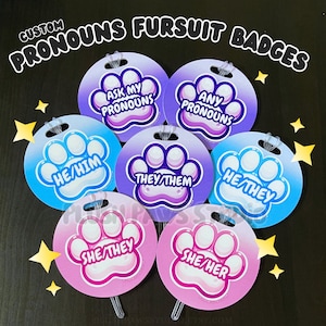 Benutzerdefinierte Pronomen Fursuit Badge Tags | Benutzerdefinierte Text Furry Badge | Wasserdichte kratzfeste langlebige harte ID-Tags für Konventionen |